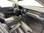 Volvo V60 2020 Musta