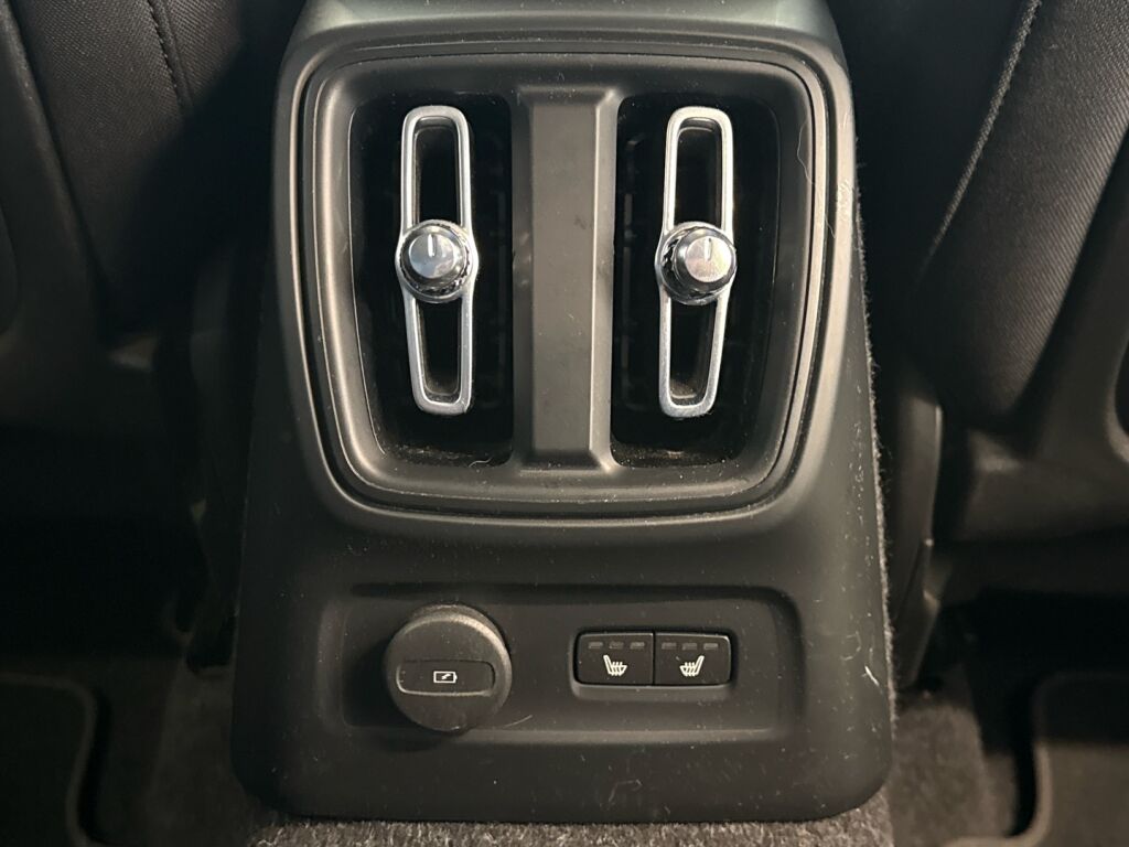 Volvo XC40 2020 Musta