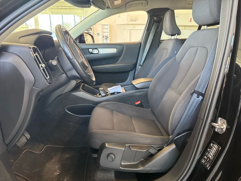 Volvo XC40 2020 Musta