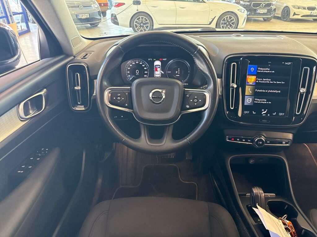 Volvo XC40 2020 Musta