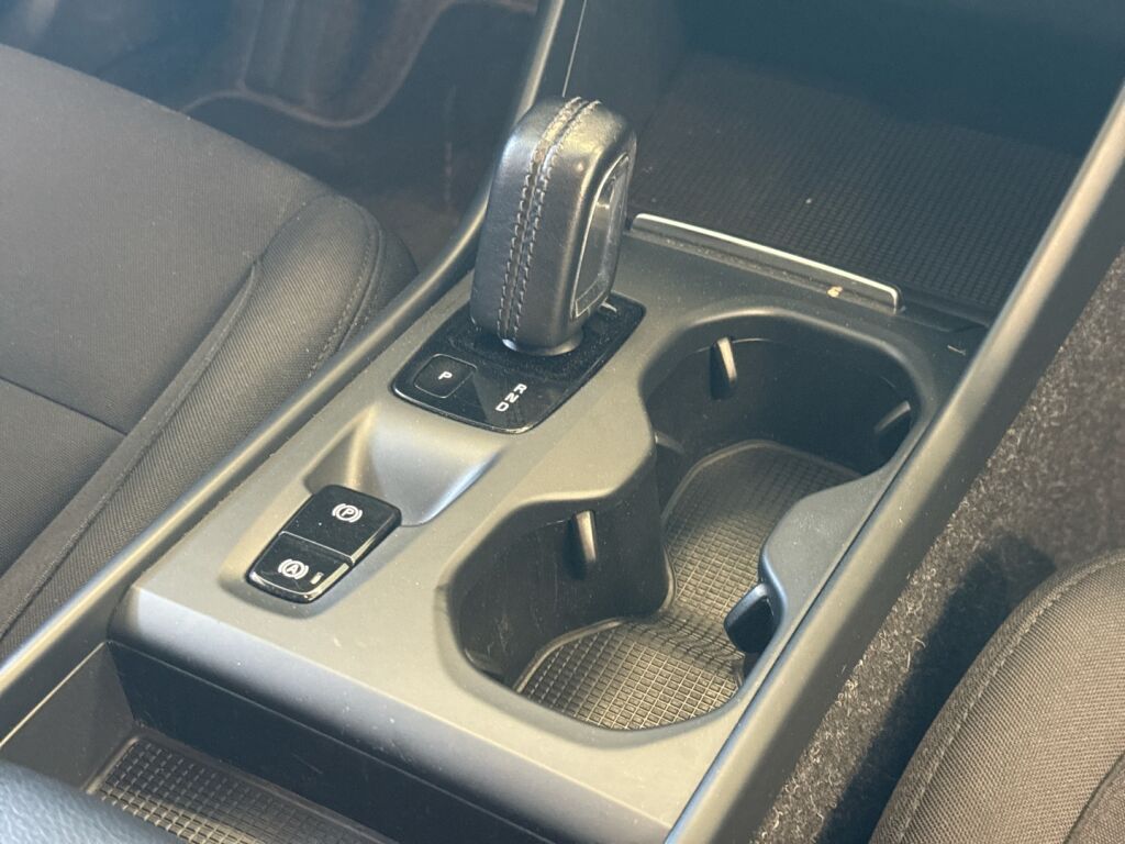 Volvo XC40 2020 Musta