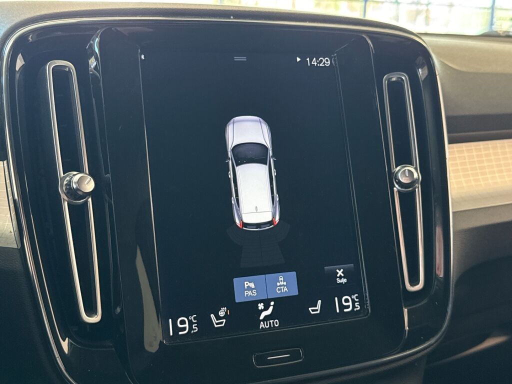 Volvo XC40 2020 Musta