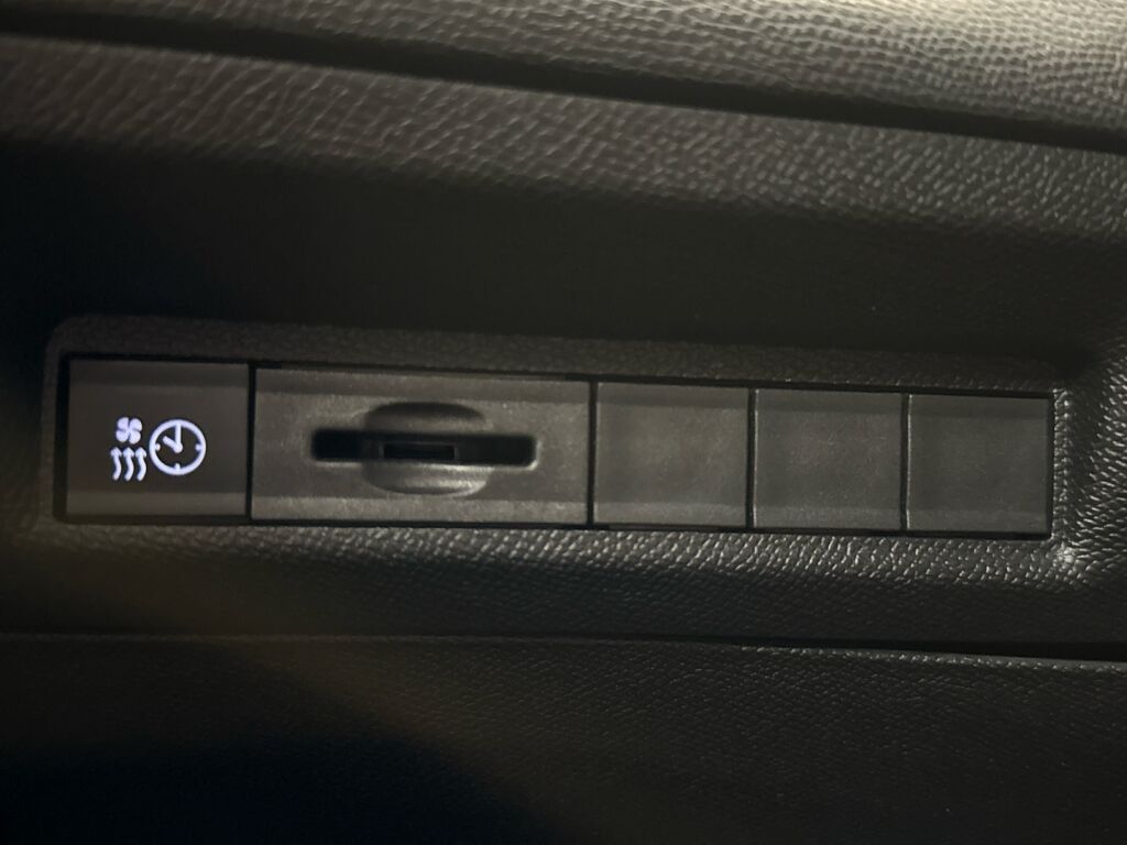 Peugeot E-308 2023 Vihreä