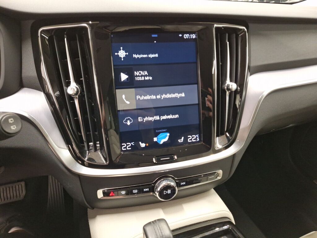 Volvo V60 2020 Musta