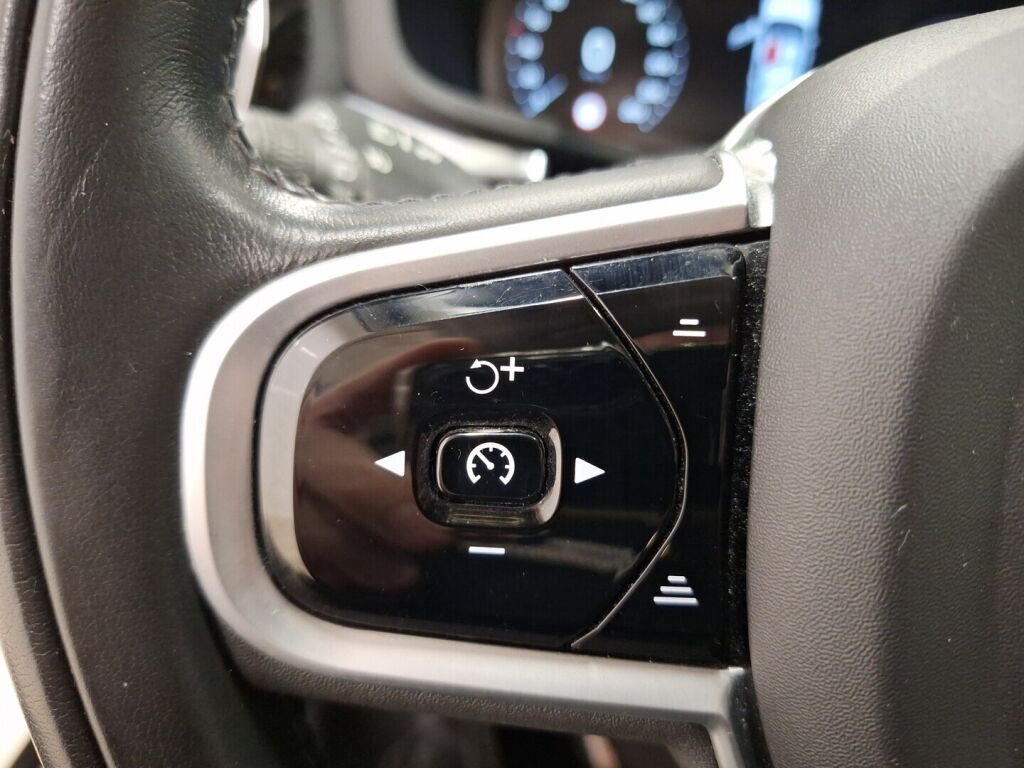 Volvo V60 2020 Musta