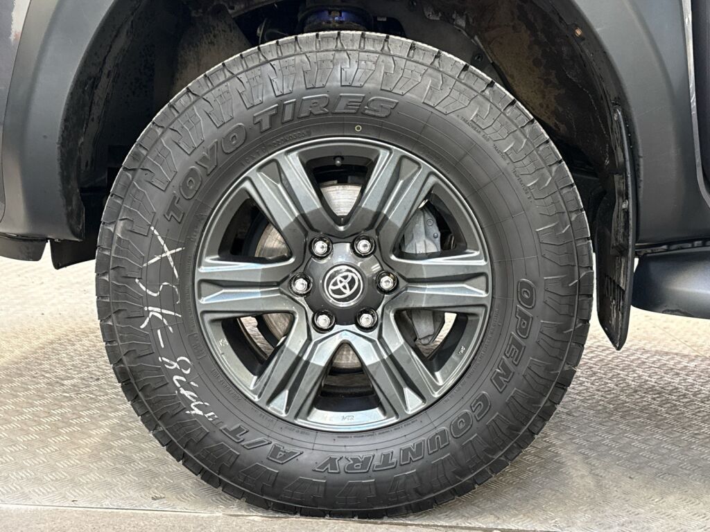 Toyota HILUX 2024 Harmaa