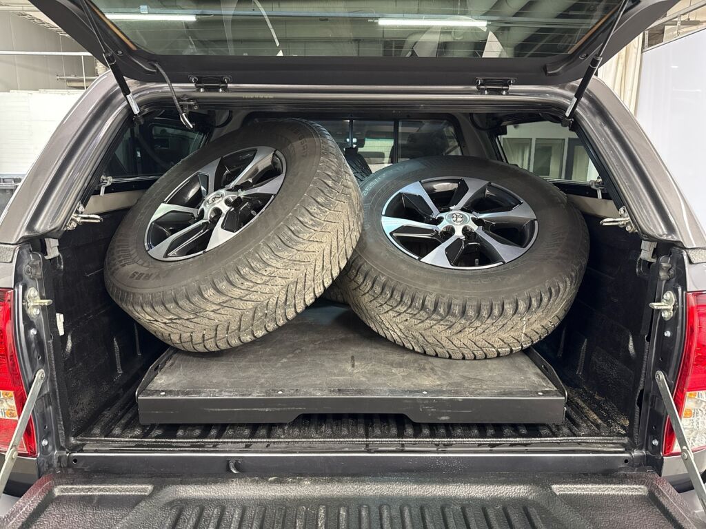 Toyota HILUX 2024 Harmaa