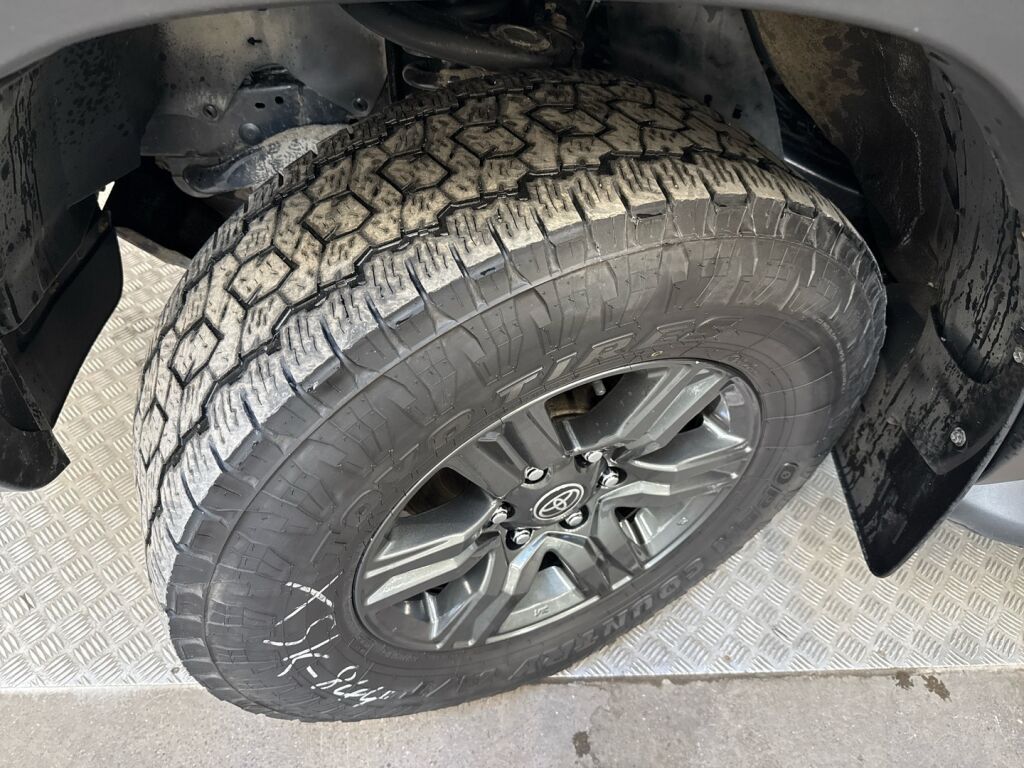 Toyota HILUX 2024 Harmaa