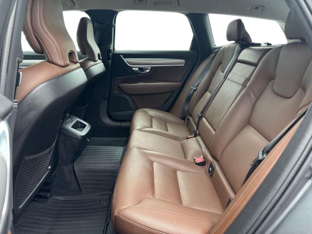 Volvo V90 2019 Harmaa