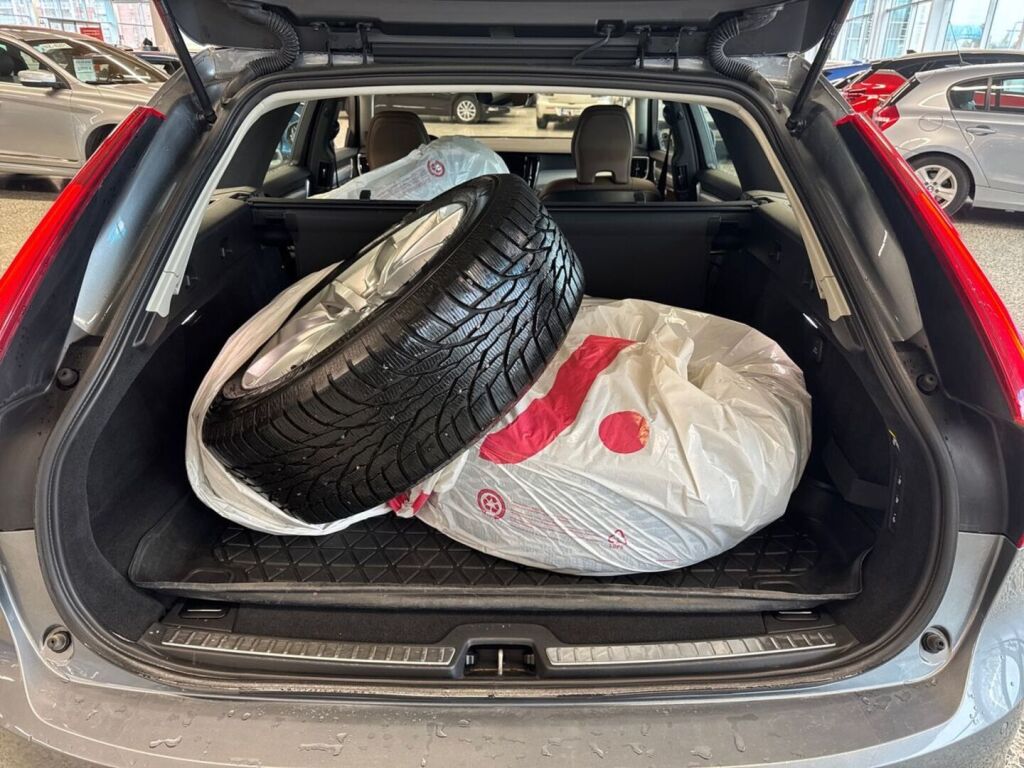 Volvo V90 2019 Harmaa