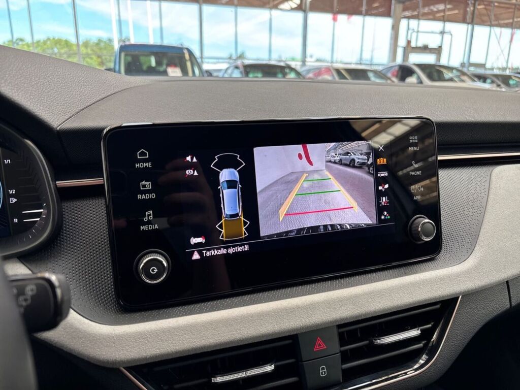 Skoda Scala 2024 Valkoinen