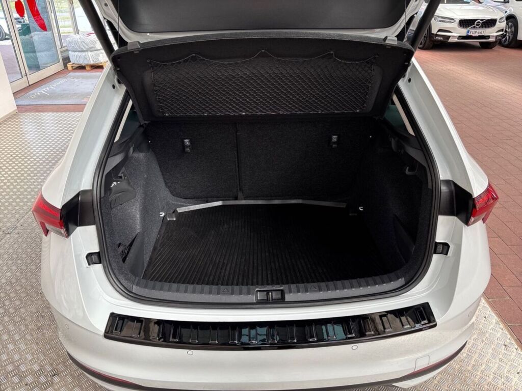 Skoda Scala 2024 Valkoinen