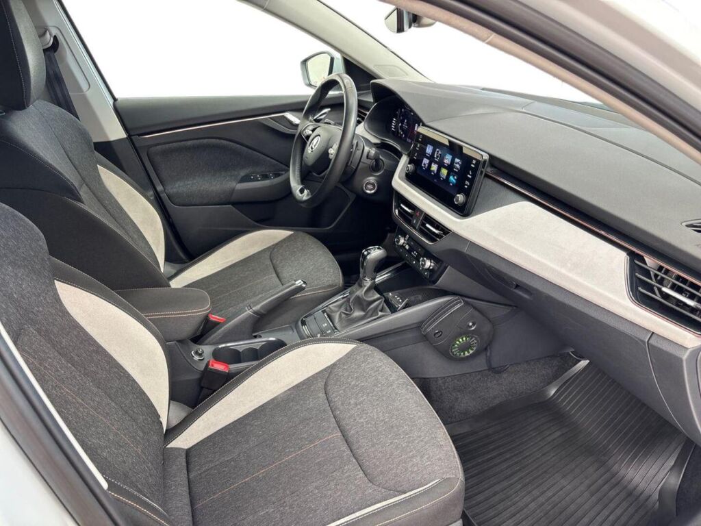 Skoda Scala 2024 Valkoinen