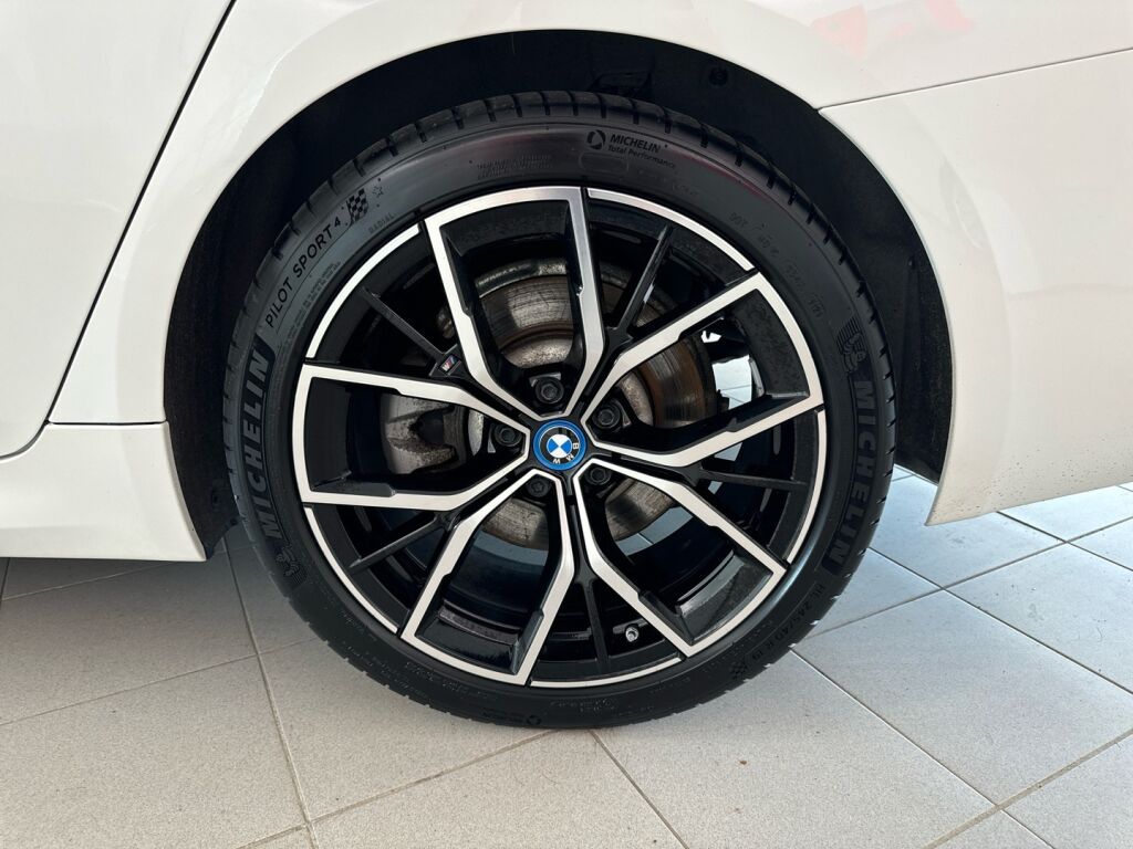 BMW 530 2022 Valkoinen