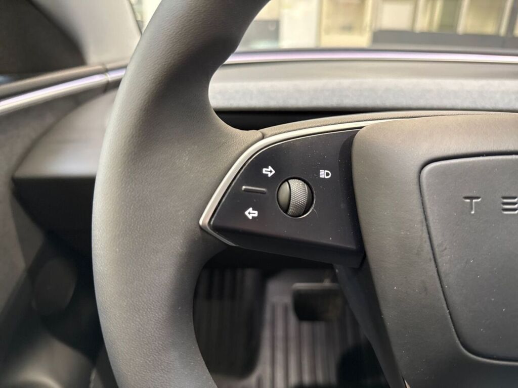 Tesla Model 3 2024 Harmaa