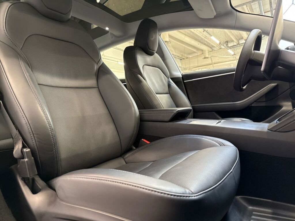 Tesla Model 3 2024 Harmaa