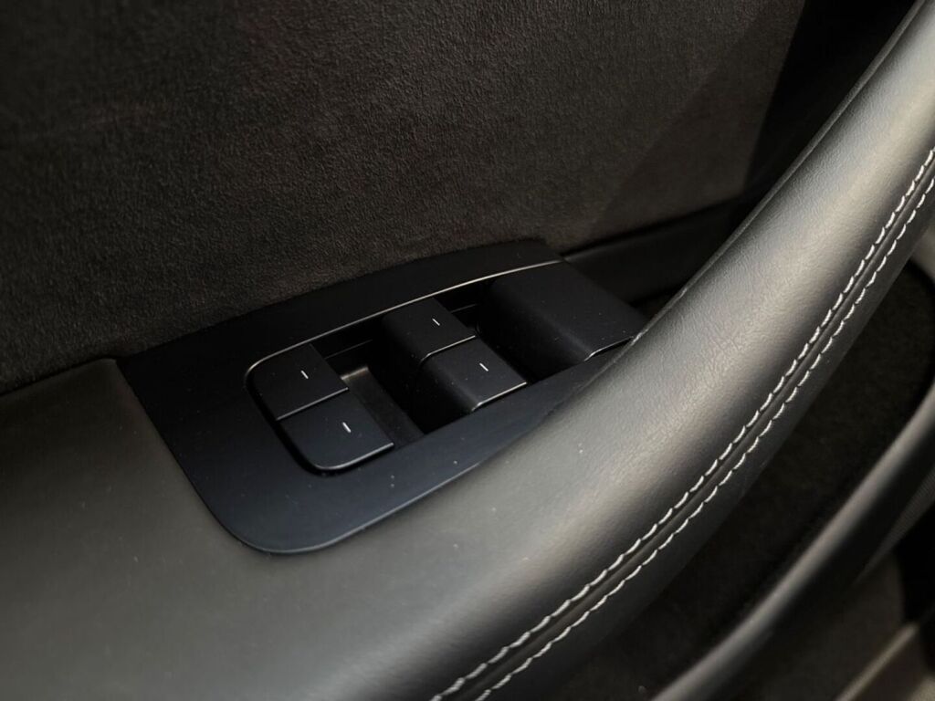 Tesla Model 3 2024 Harmaa