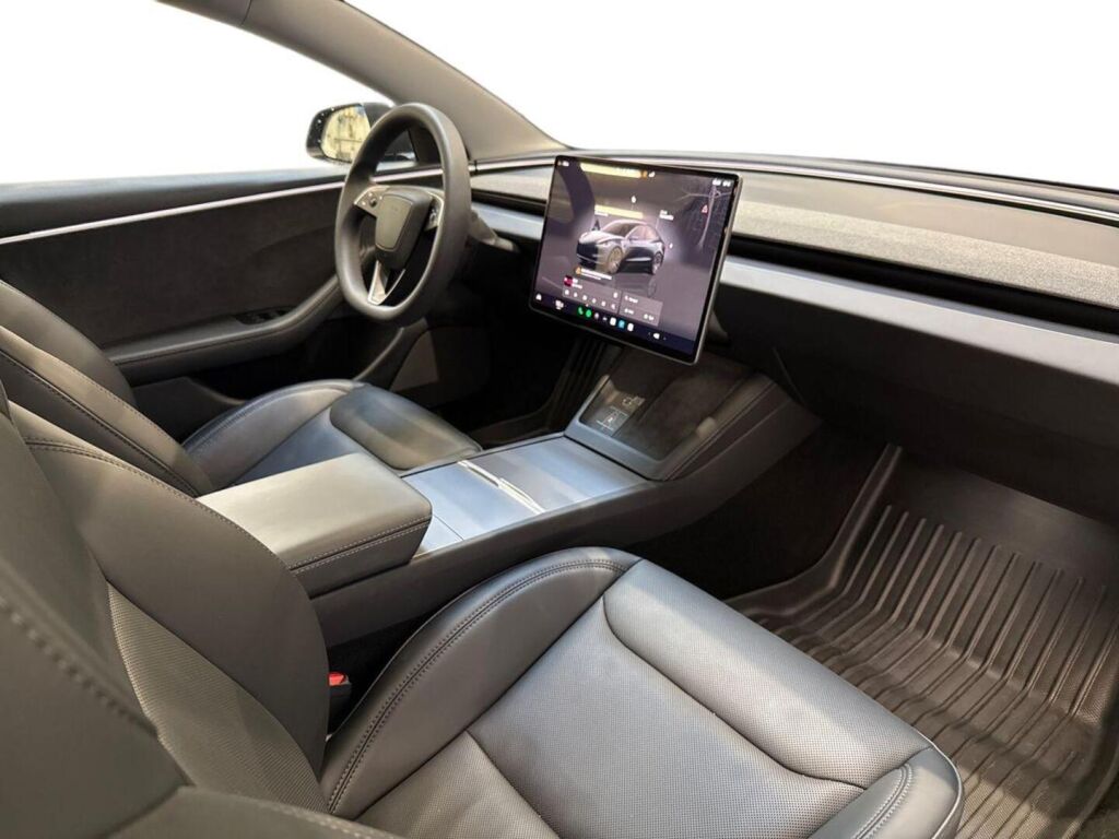 Tesla Model 3 2024 Harmaa