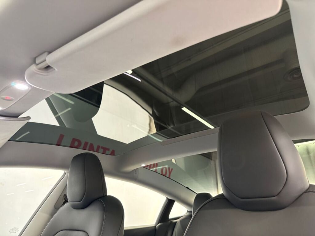 Tesla Model 3 2024 Harmaa