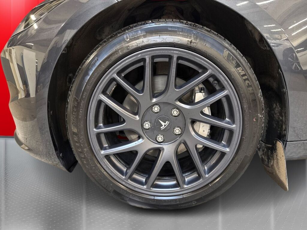 Tesla Model 3 2024 Harmaa