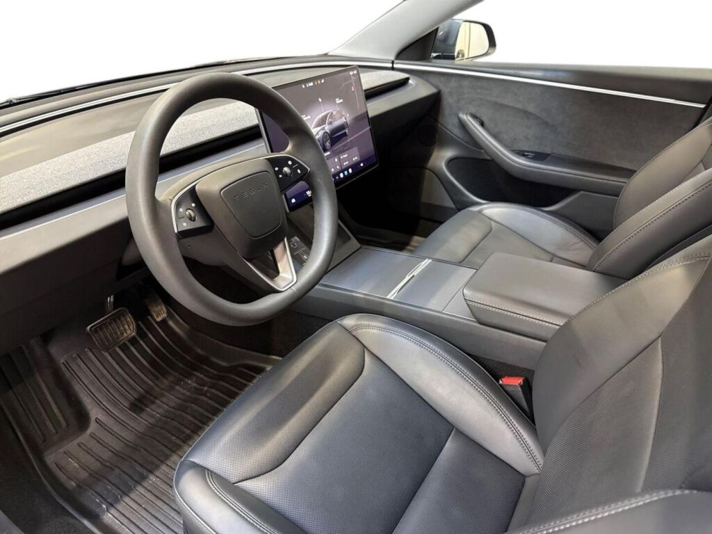 Tesla Model 3 2024 Harmaa