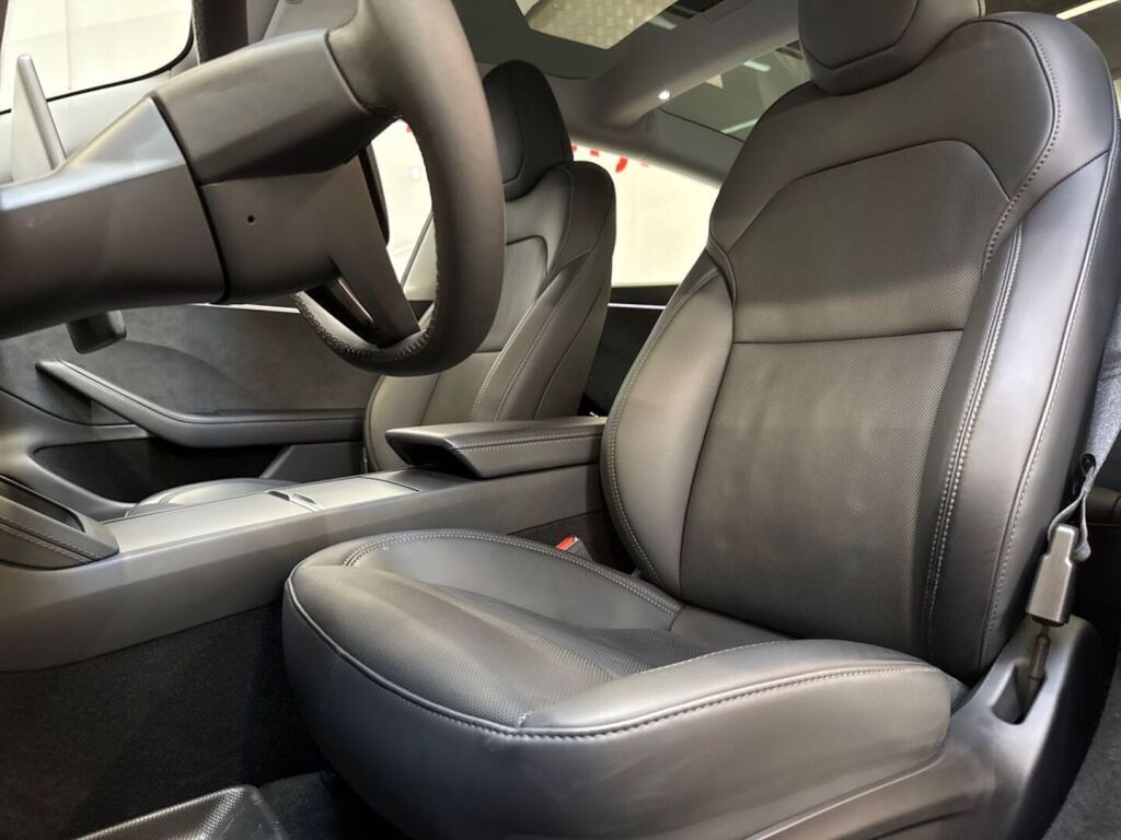 Tesla Model 3 2024 Harmaa