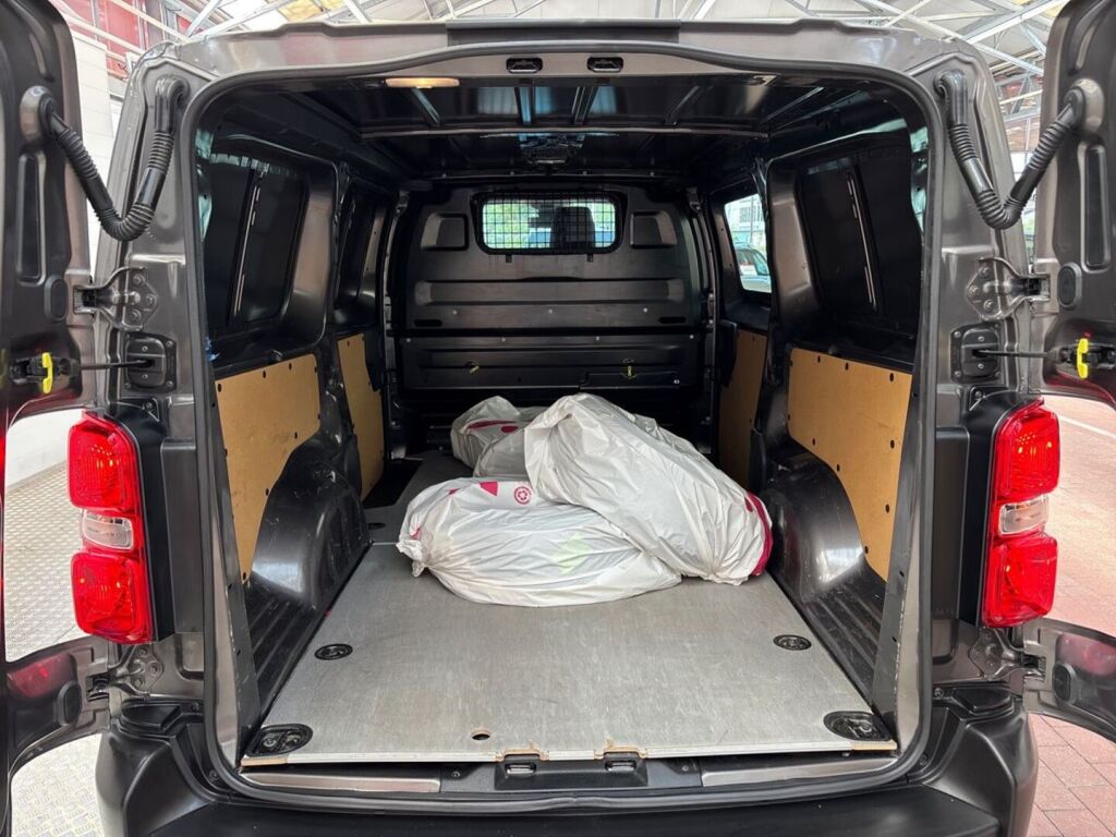 Toyota Proace 2024 Harmaa
