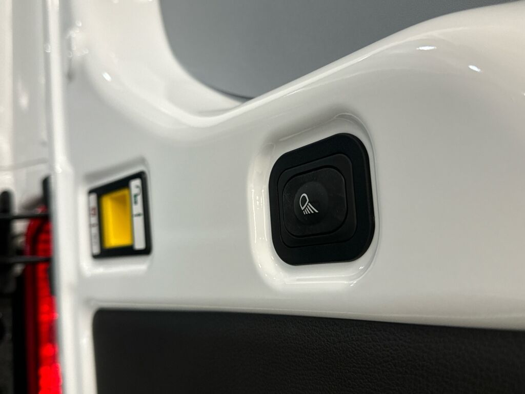 Ford Transit 2025 Frozen White