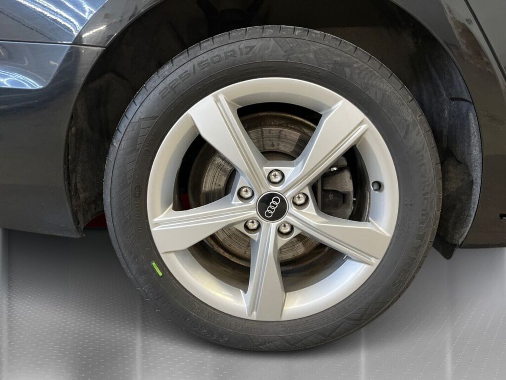 Audi A4 2021 Musta