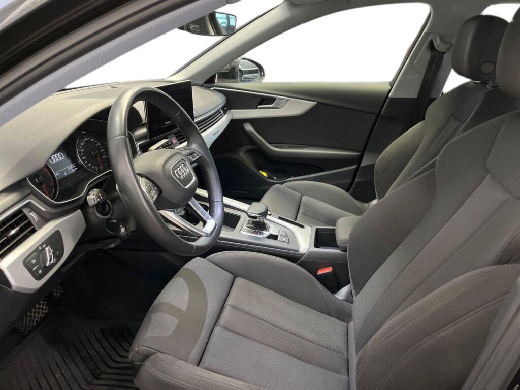 Audi A4 2021 Musta