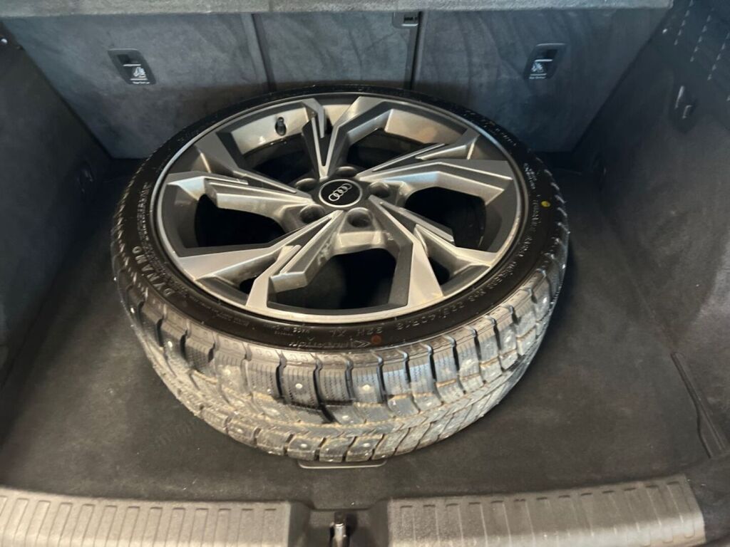 Audi A3 2021 Punainen