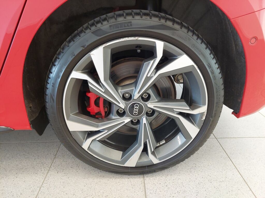 Audi A3 2021 Punainen
