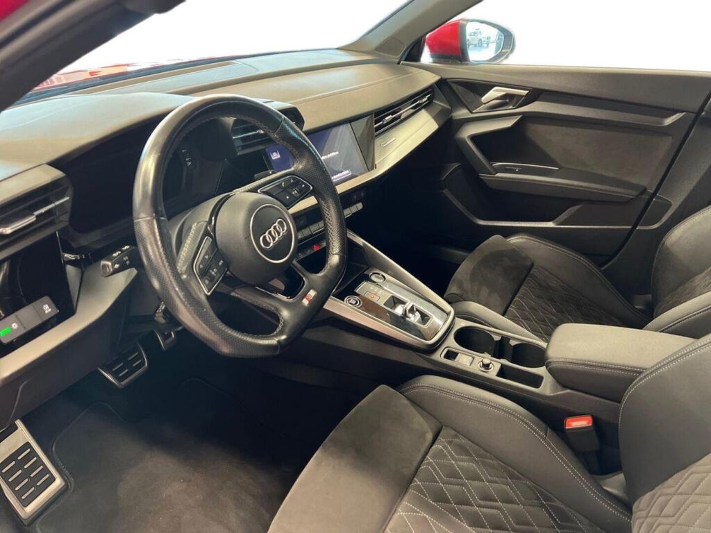 Audi A3 2021 Punainen