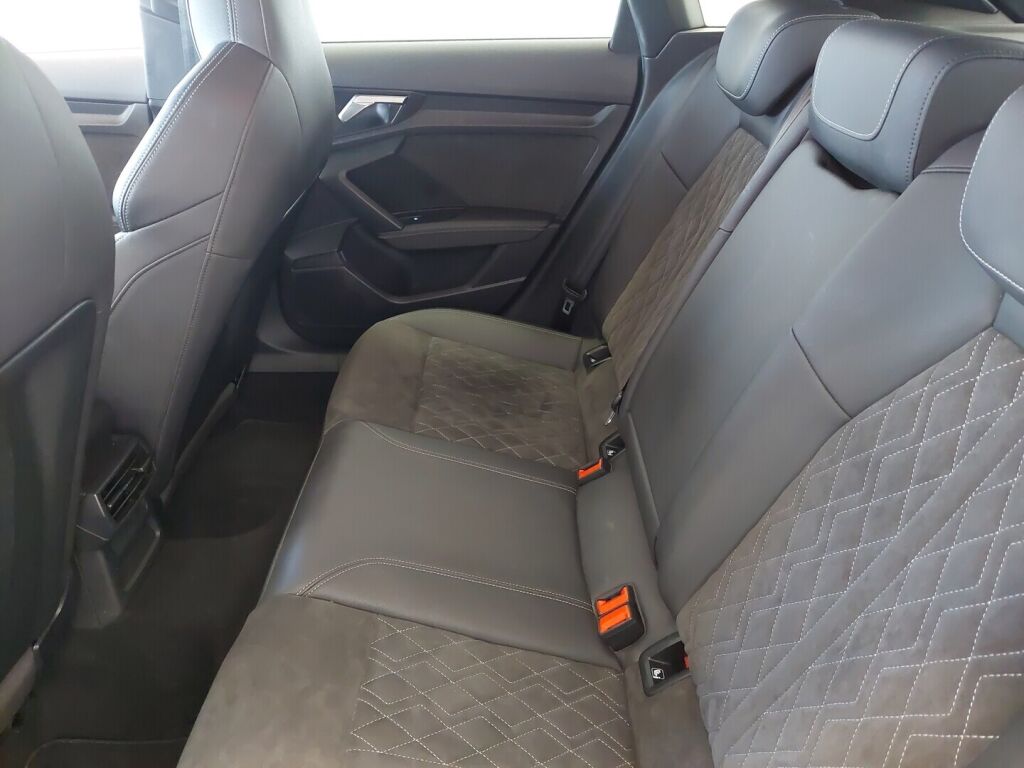 Audi A3 2021 Punainen