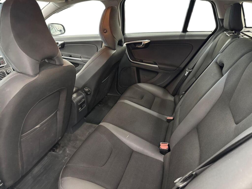 Volvo V60 2011 Valkoinen