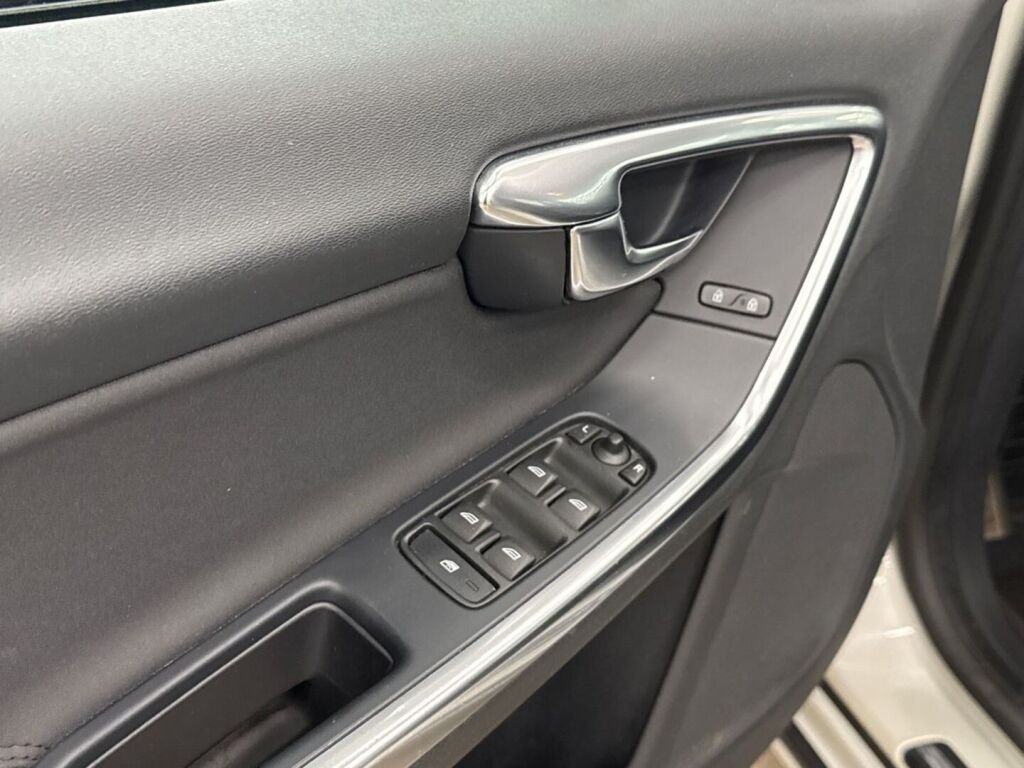 Volvo V60 2011 Valkoinen