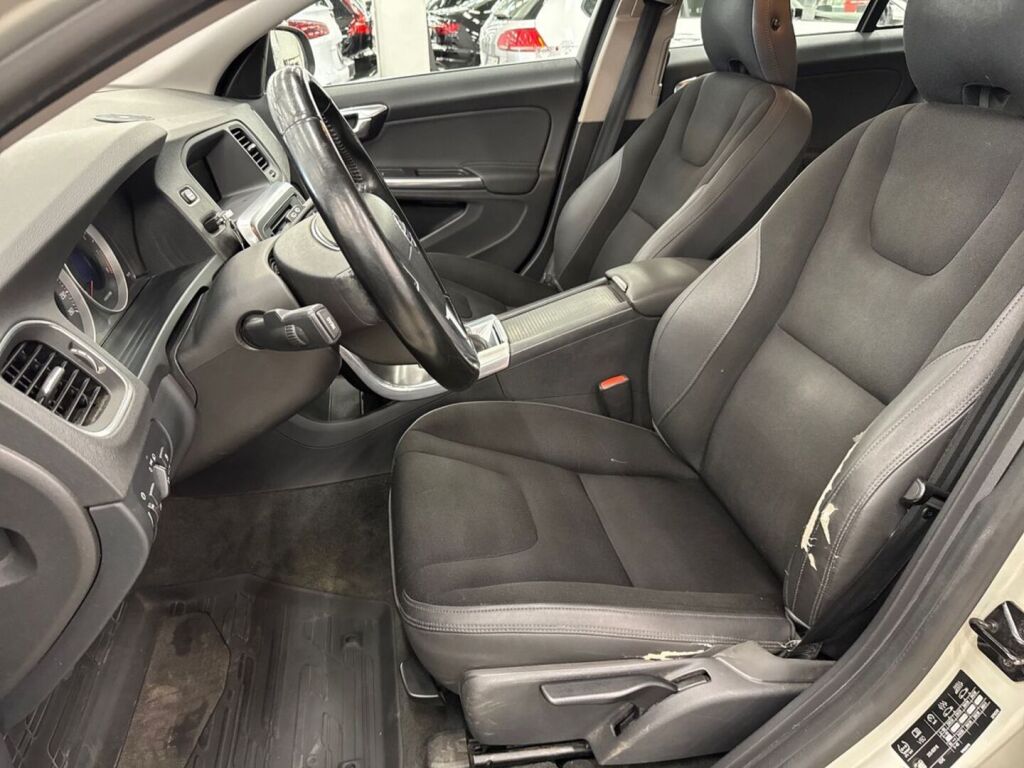 Volvo V60 2011 Valkoinen