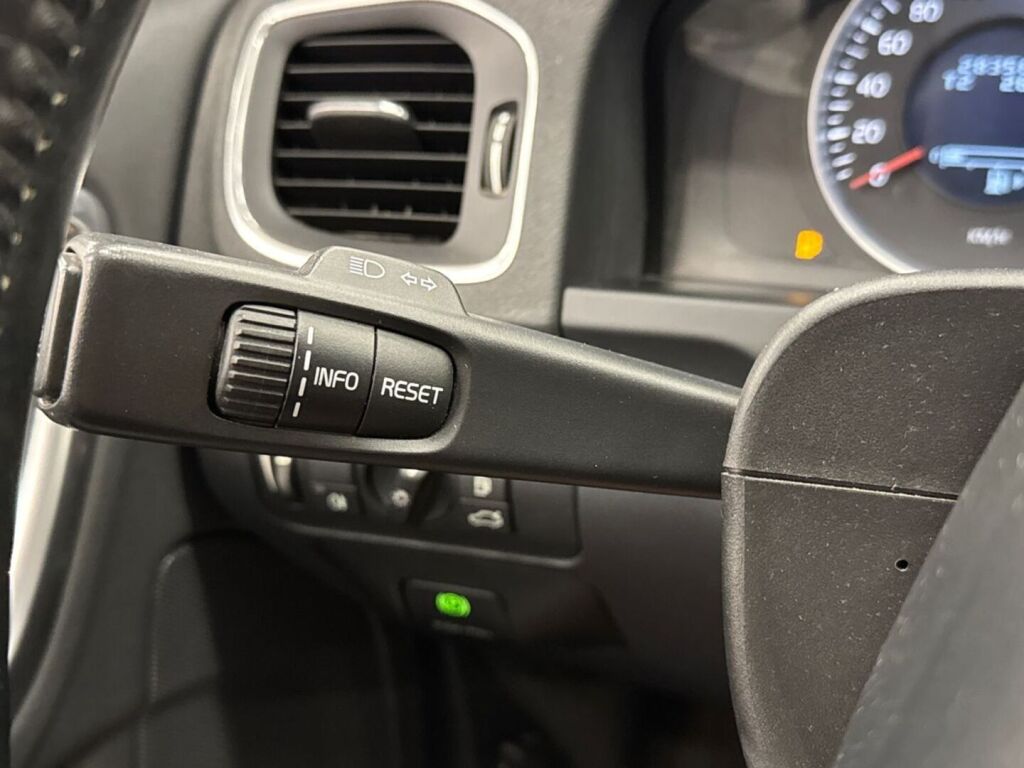 Volvo V60 2011 Valkoinen