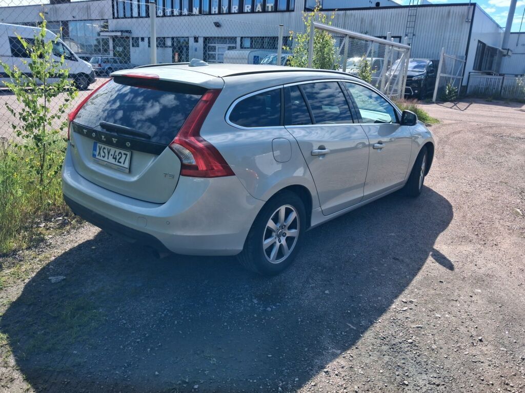 Volvo V60 2011 Valkoinen