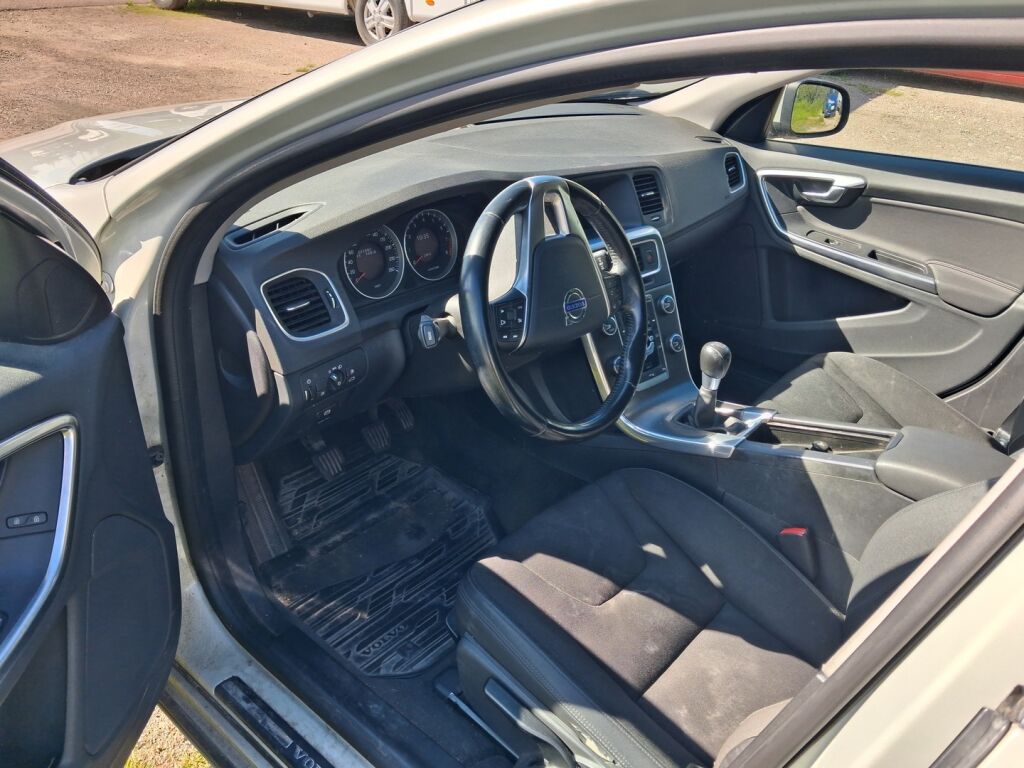 Volvo V60 2011 Valkoinen