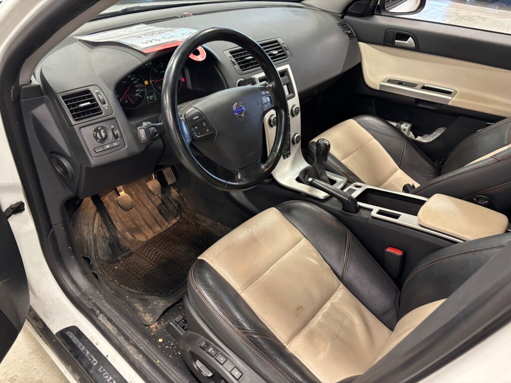 Volvo S40 2011 Valkoinen