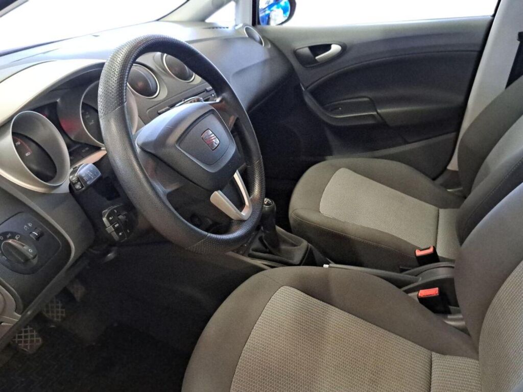 Seat Ibiza 2011 Punainen