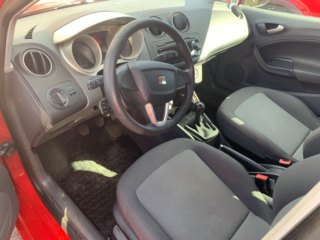 Seat Ibiza 2011 Punainen