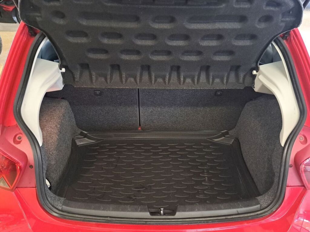 Seat Ibiza 2011 Punainen