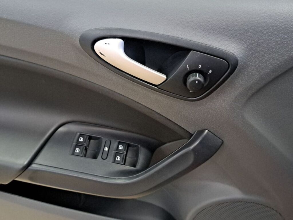 Seat Ibiza 2011 Punainen