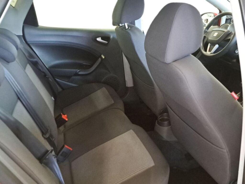 Seat Ibiza 2011 Punainen