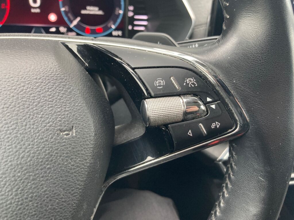 Skoda Octavia 2021 Metallinhohto Ruskea (beige)