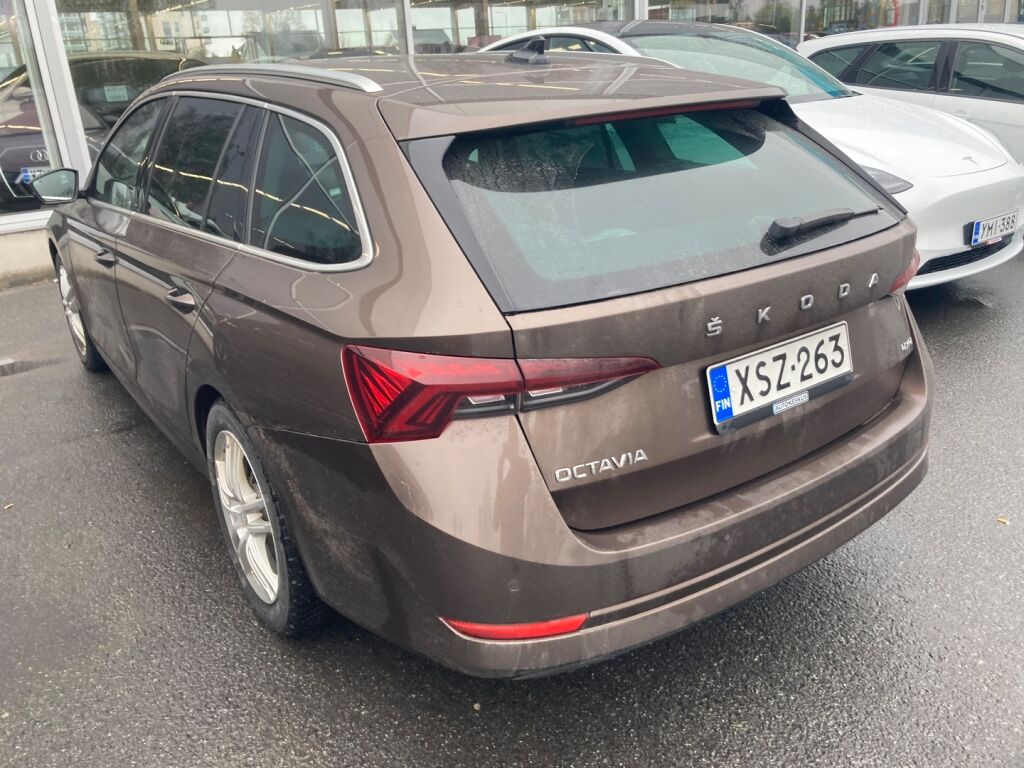 Skoda Octavia 2021 Metallinhohto Ruskea (beige)