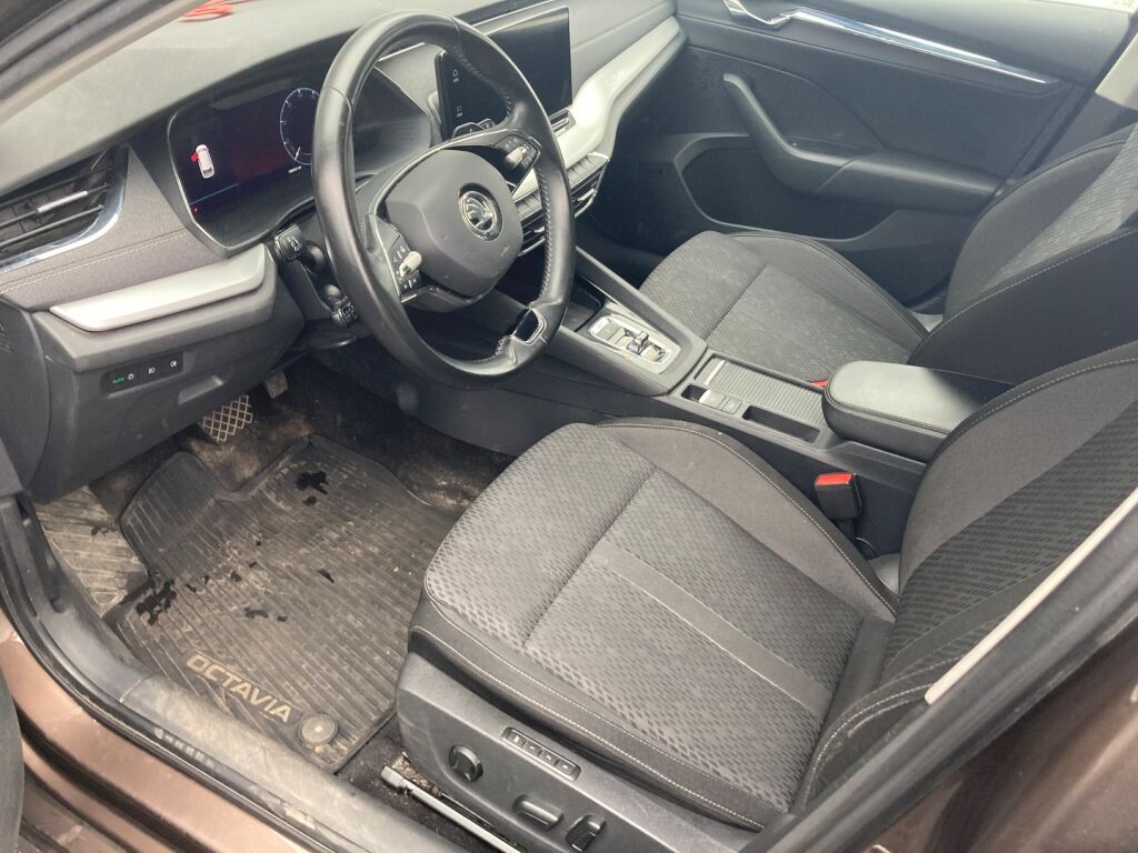 Skoda Octavia 2021 Metallinhohto Ruskea (beige)