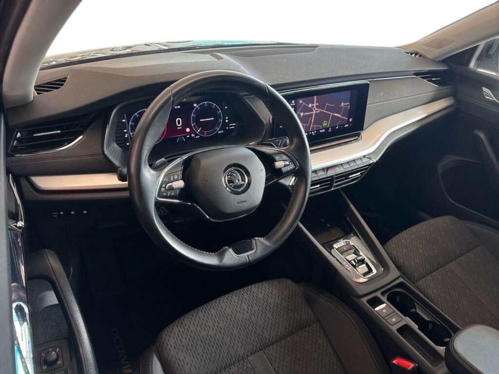 Skoda Octavia 2021 Metallinhohto Ruskea (beige)